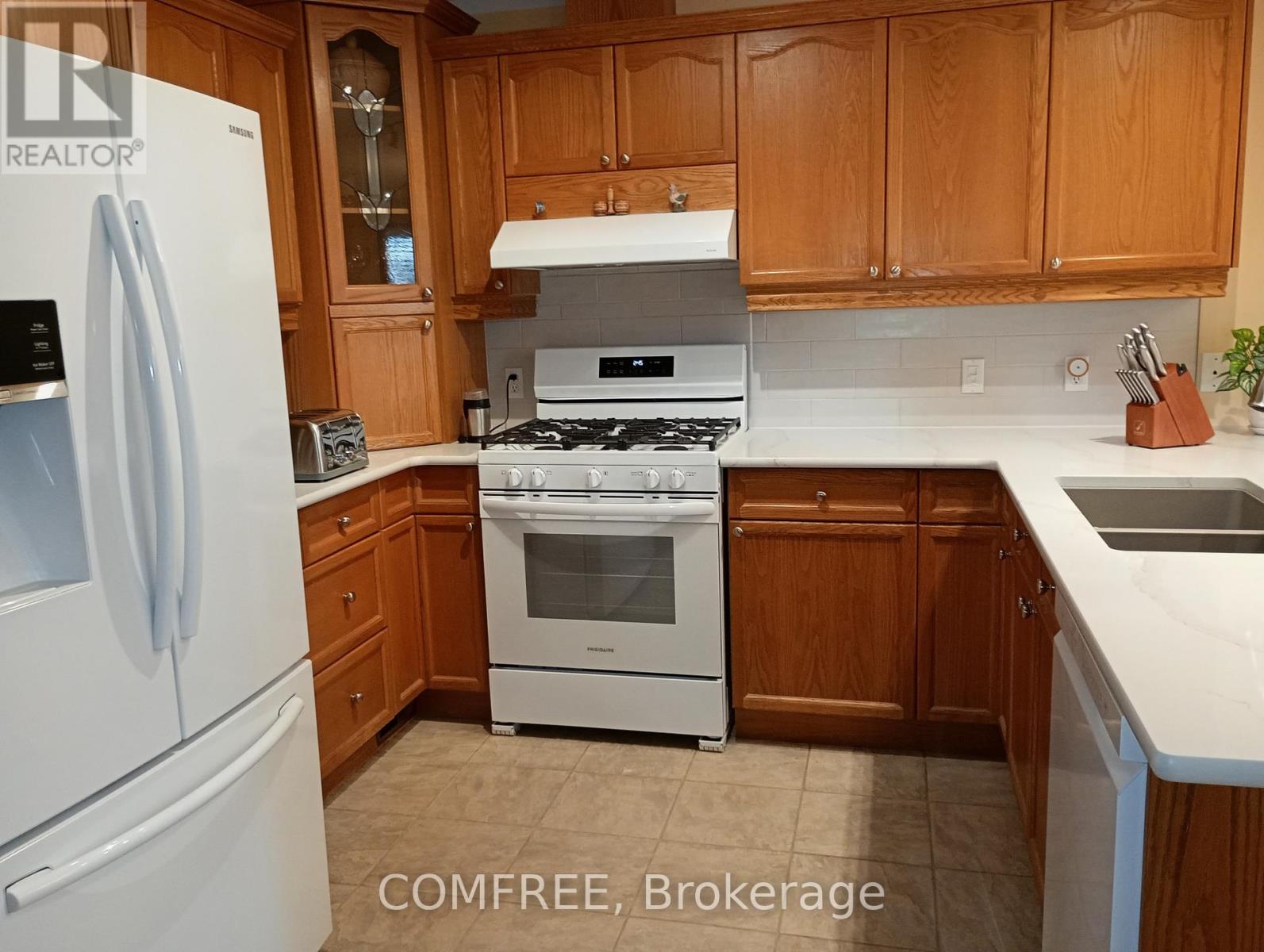 35 Tanya Drive, Southwest Middlesex, Ontario  N0L 1M0 - Photo 8 - X12940524