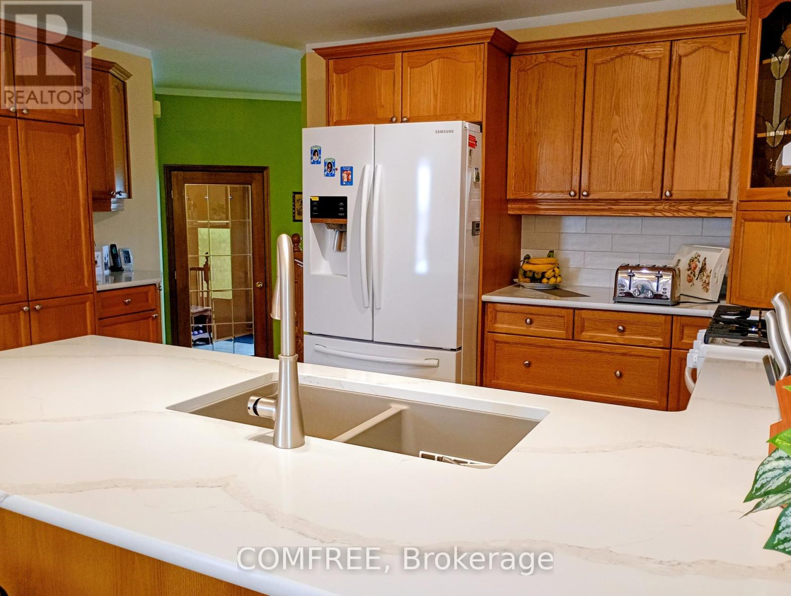 35 Tanya Drive, Southwest Middlesex, Ontario  N0L 1M0 - Photo 7 - X12940524