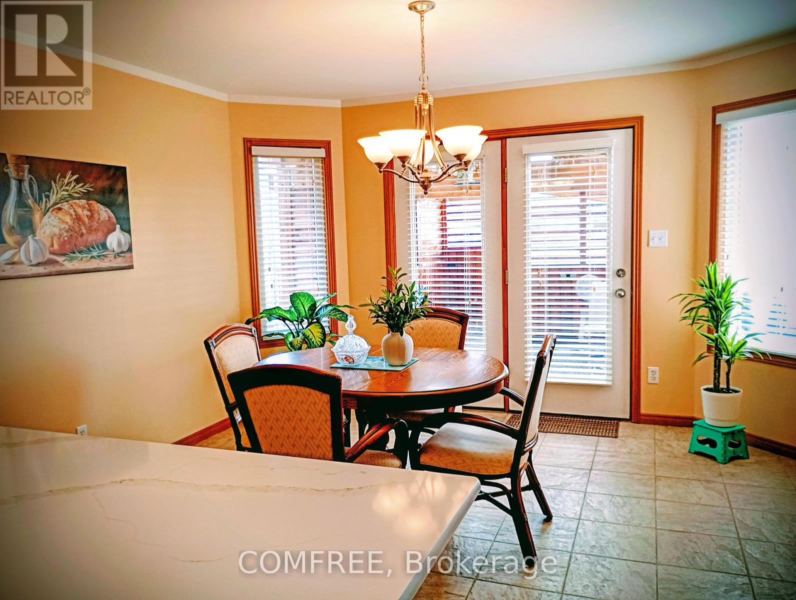 35 Tanya Drive, Southwest Middlesex, Ontario  N0L 1M0 - Photo 9 - X12940524