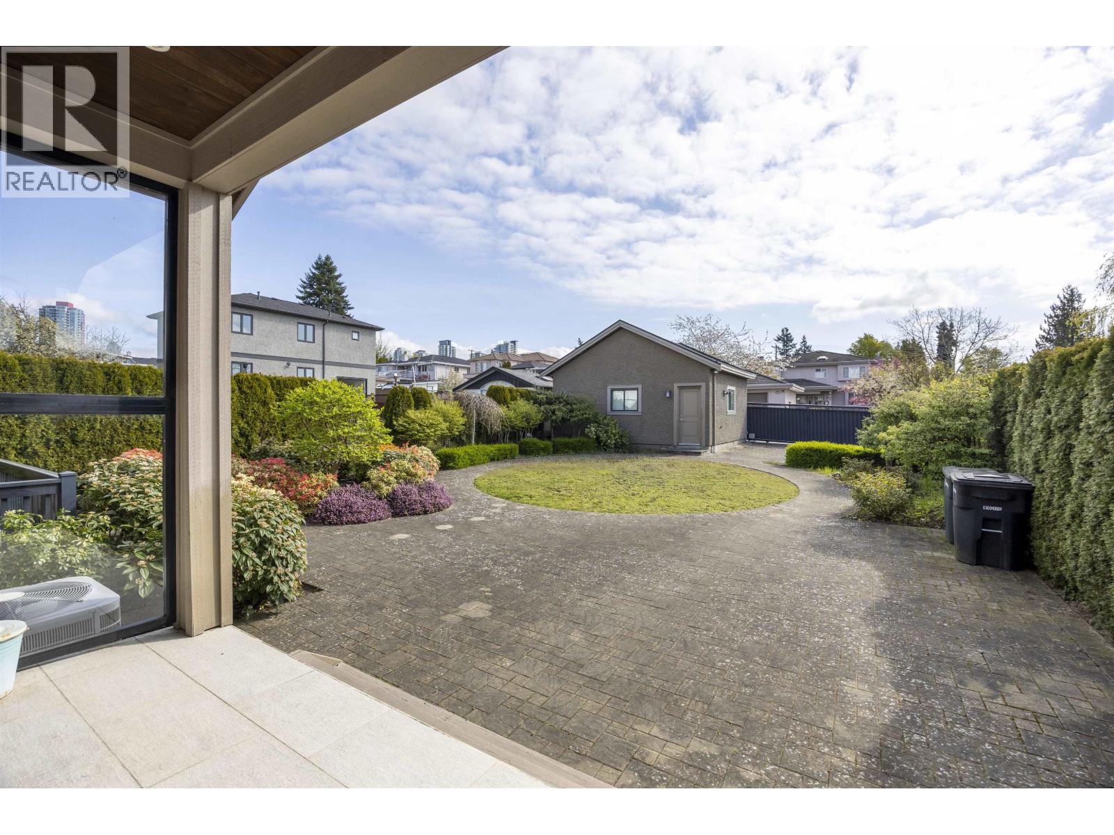 7320 Dow Avenue, Burnaby, British Columbia  V5J 3X4 - Photo 2 - R3113830