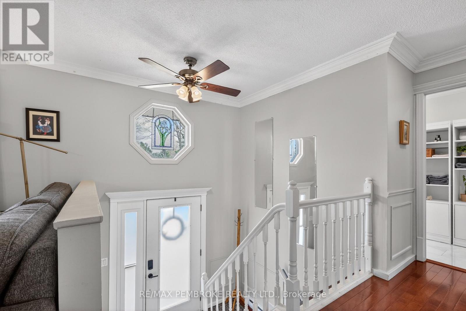 13 Point Crescent, Petawawa, Ontario  K8H 3G1 - Photo 11 - X13022884