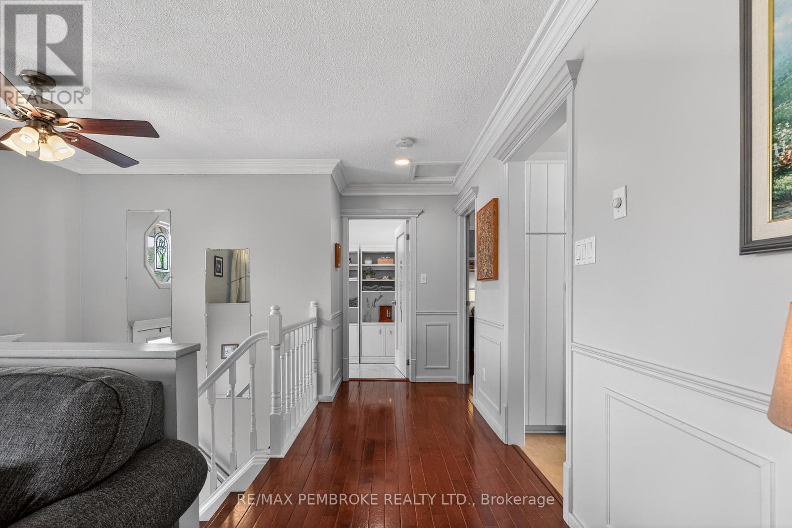 13 Point Crescent, Petawawa, Ontario  K8H 3G1 - Photo 12 - X13022884