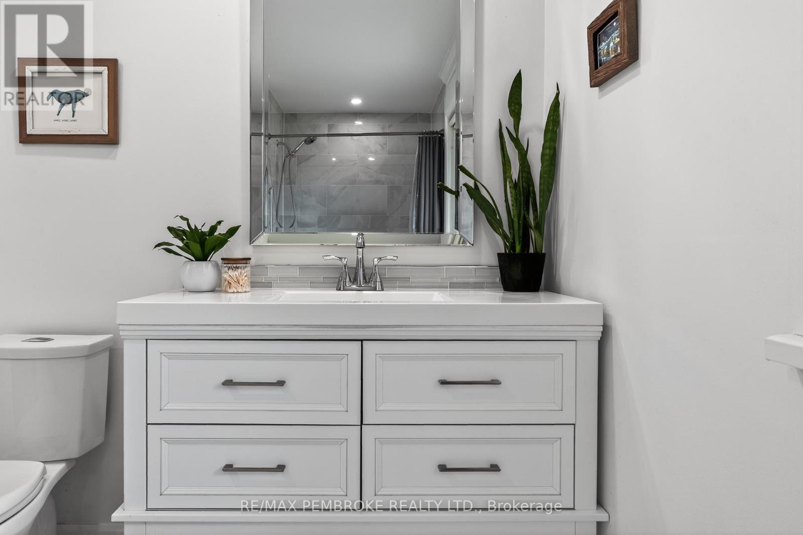 13 Point Crescent, Petawawa, Ontario  K8H 3G1 - Photo 23 - X13022884