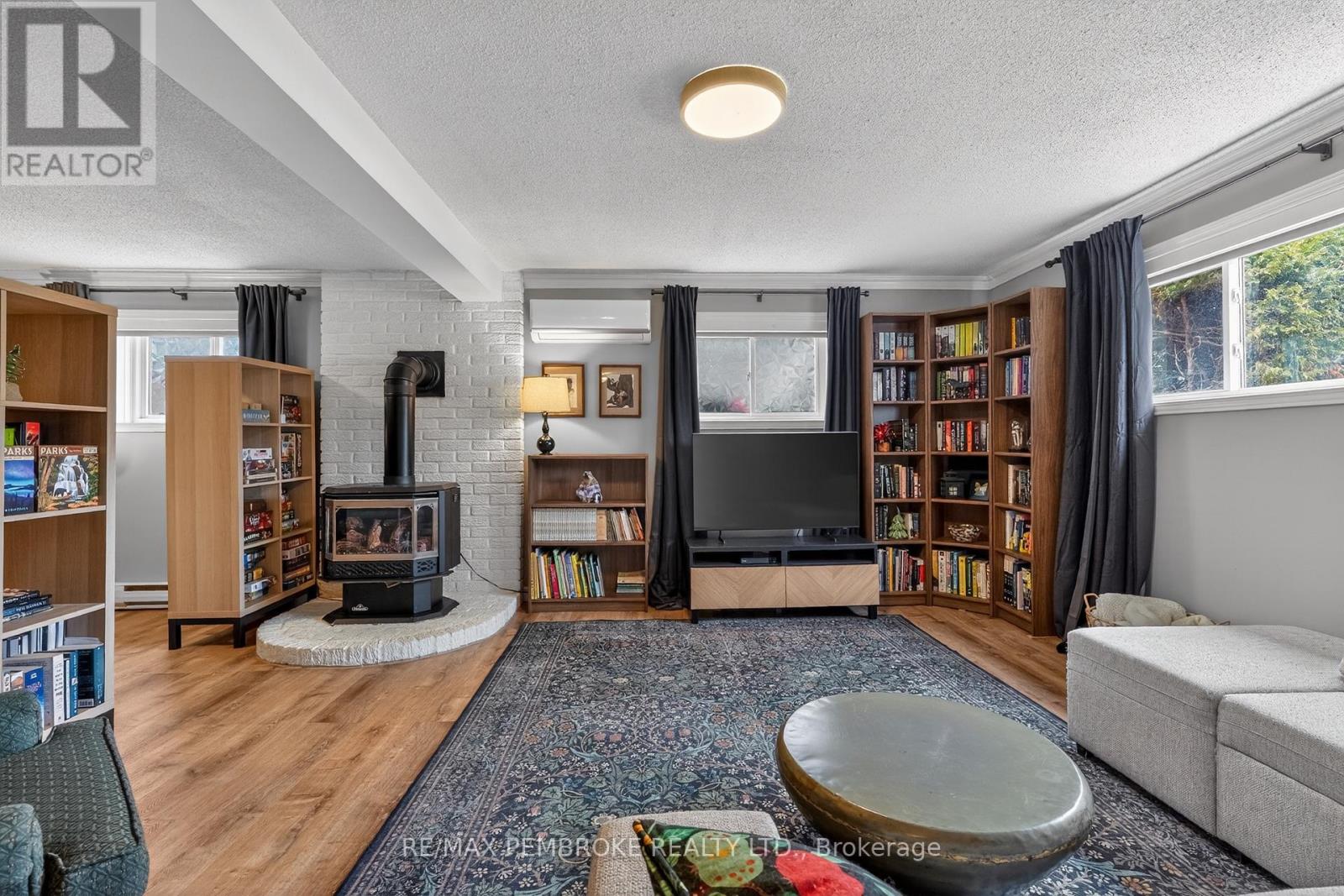 13 Point Crescent, Petawawa, Ontario  K8H 3G1 - Photo 32 - X13022884