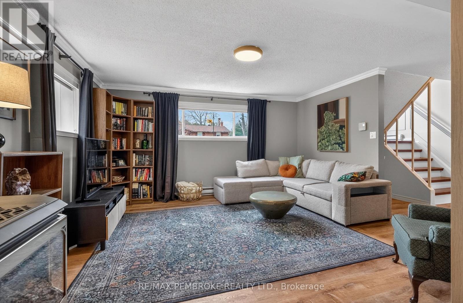 13 Point Crescent, Petawawa, Ontario  K8H 3G1 - Photo 33 - X13022884