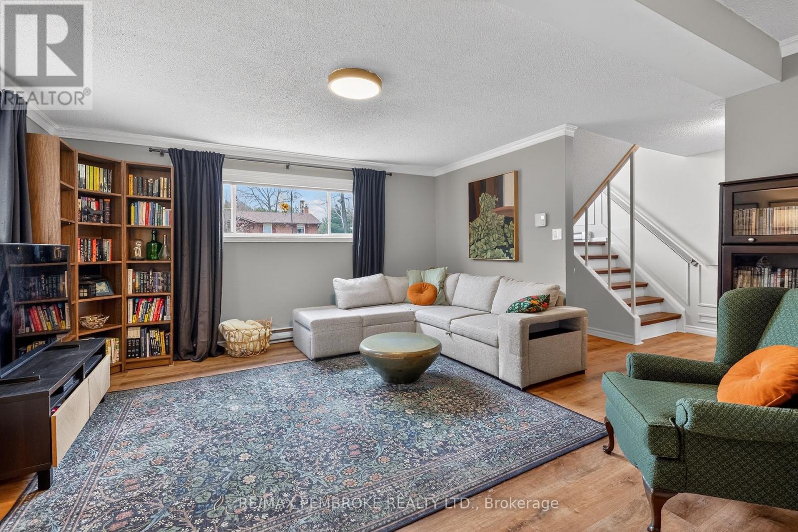 13 Point Crescent, Petawawa, Ontario  K8H 3G1 - Photo 34 - X13022884