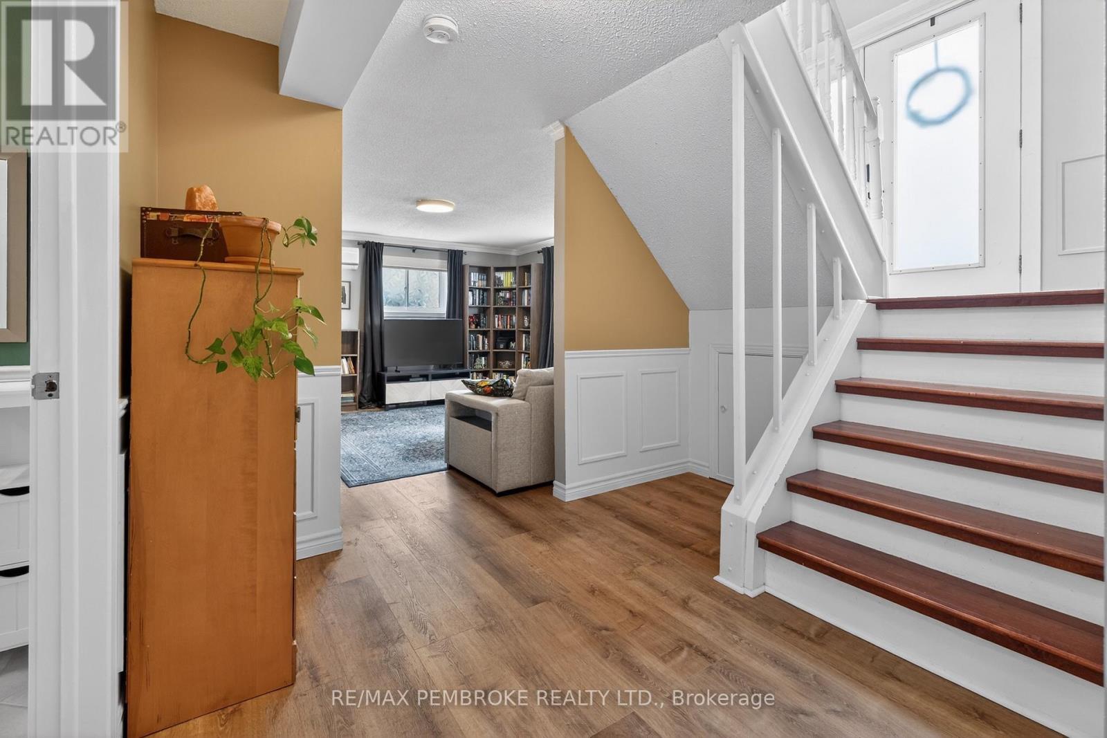 13 Point Crescent, Petawawa, Ontario  K8H 3G1 - Photo 44 - X13022884