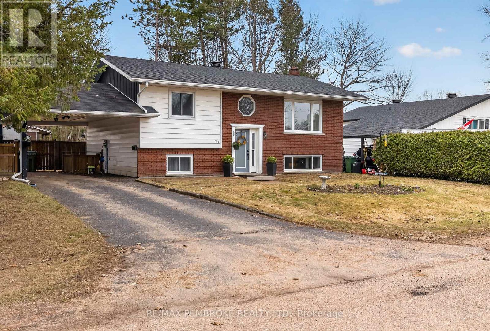 13 Point Crescent, Petawawa, Ontario  K8H 3G1 - Photo 5 - X13022884