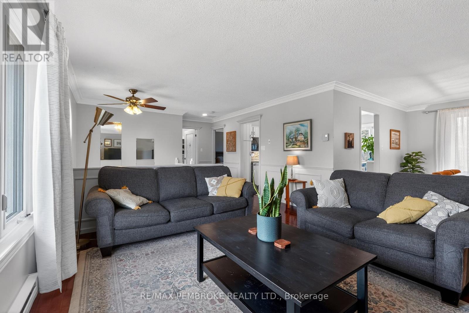 13 Point Crescent, Petawawa, Ontario  K8H 3G1 - Photo 7 - X13022884