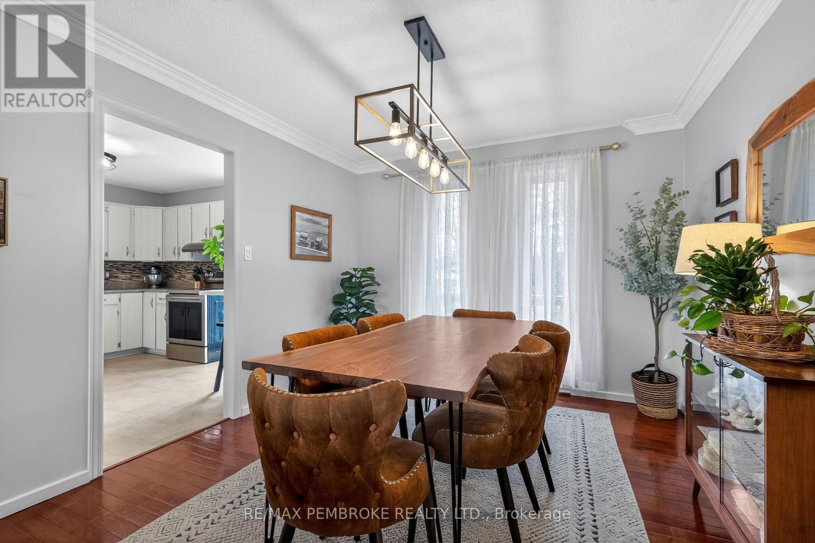 13 Point Crescent, Petawawa, Ontario  K8H 3G1 - Photo 9 - X13022884