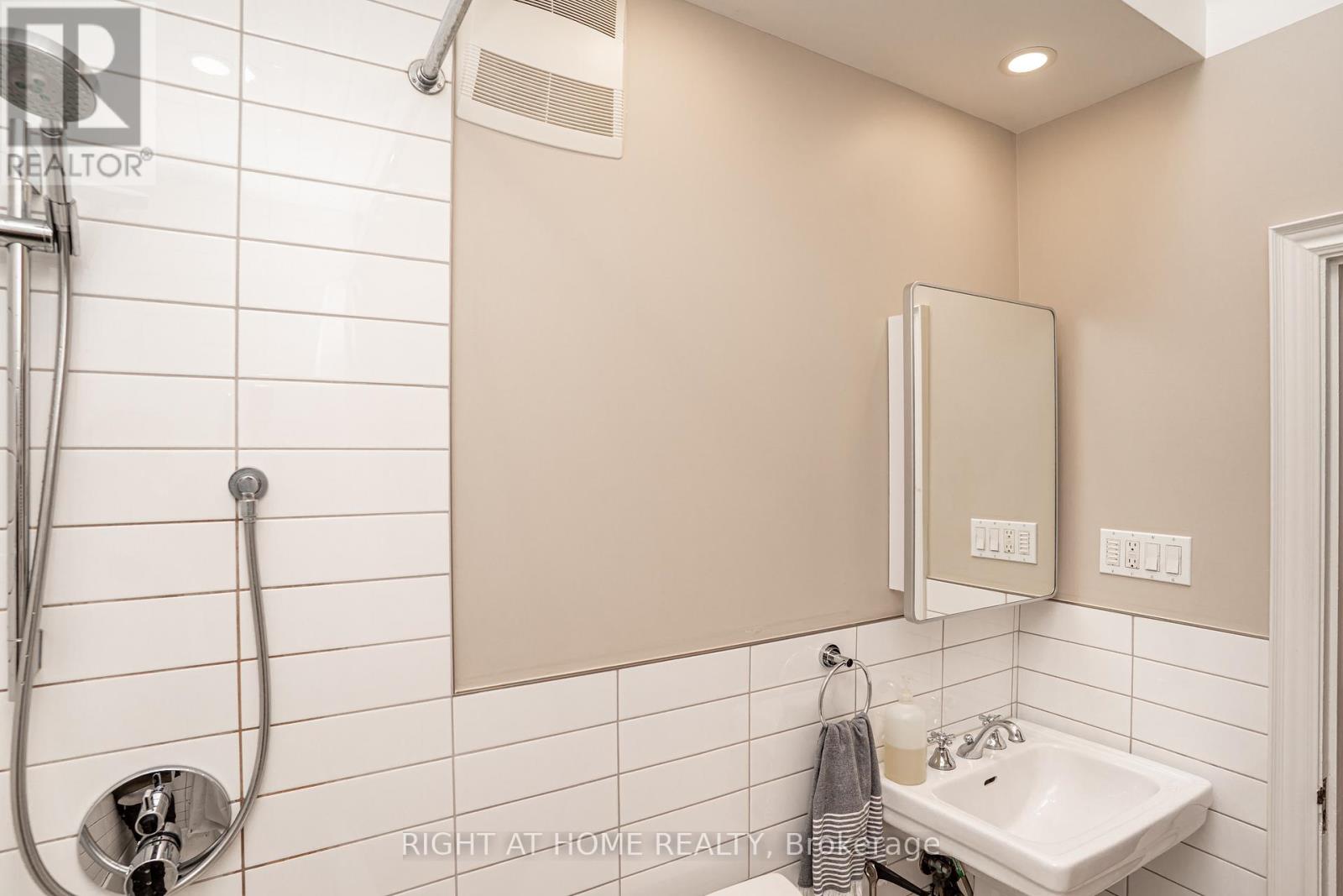 107 Everden Road, Toronto, Ontario  M6C 3K7 - Photo 19 - C13022924