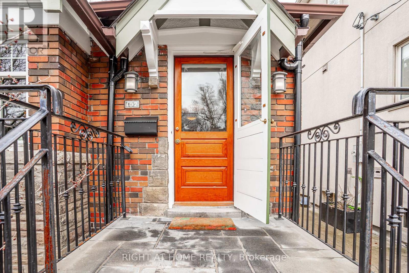 107 Everden Road, Toronto, Ontario  M6C 3K7 - Photo 4 - C13022924