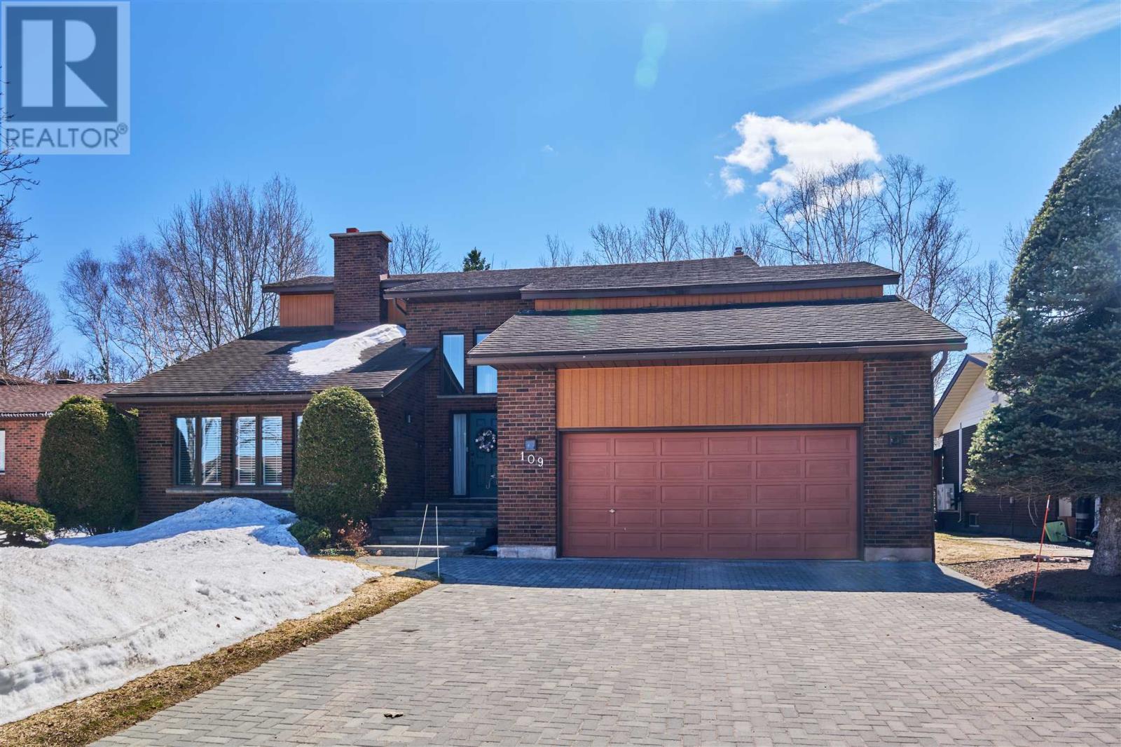 109 Greenview Lane, Sault Ste. Marie, Ontario  P6A 6L1 - Photo 2 - SM260594