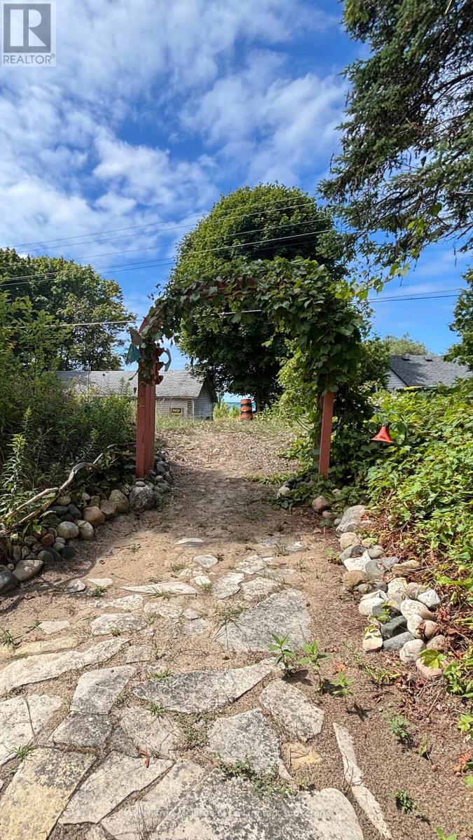 7 6th Avenue S, South Bruce Peninsula, Ontario  N0H 2G0 - Photo 5 - X13022902