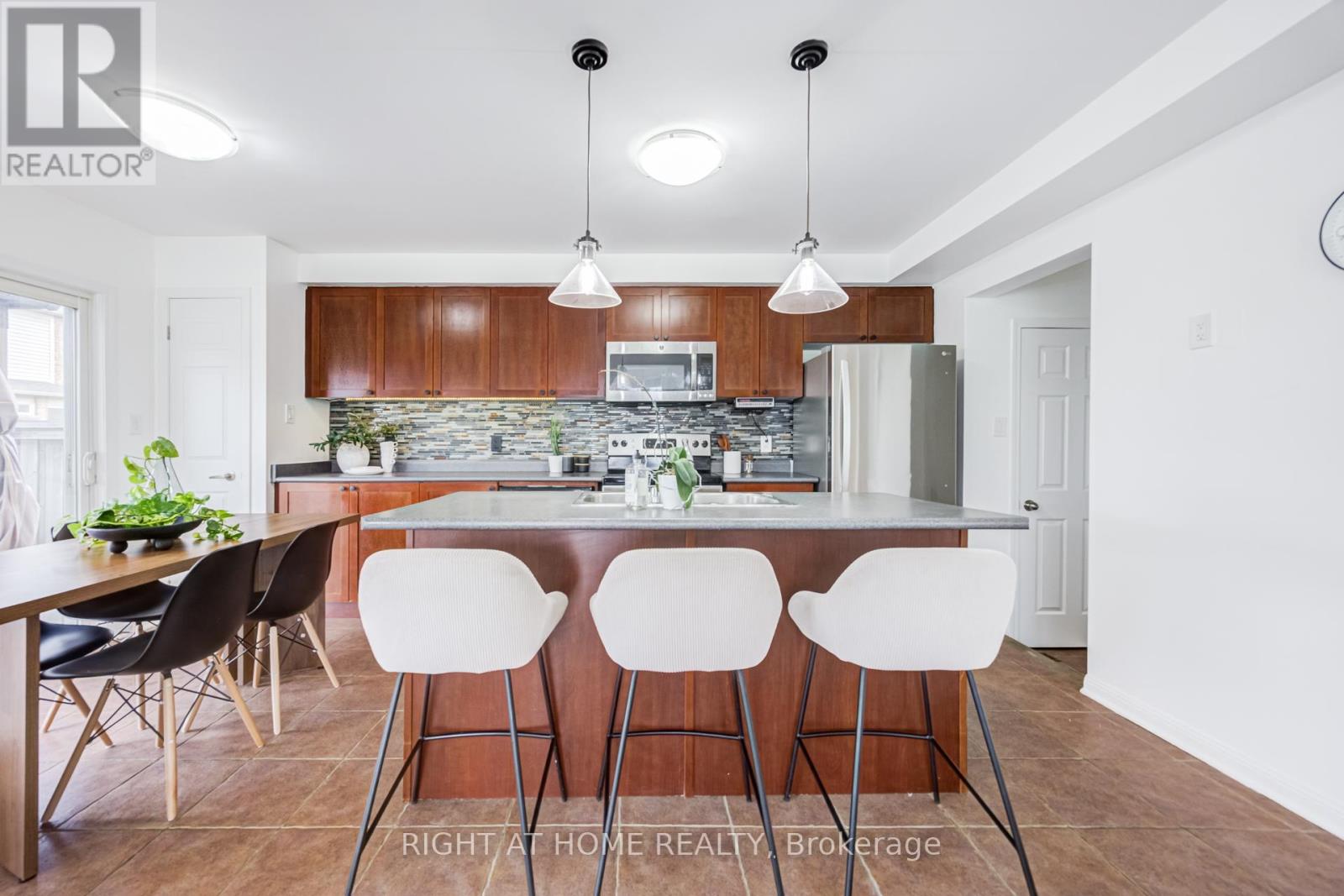 1 Jamesway Crescent, Whitchurch-Stouffville, Ontario  L4A 0A3 - Photo 12 - N13022904