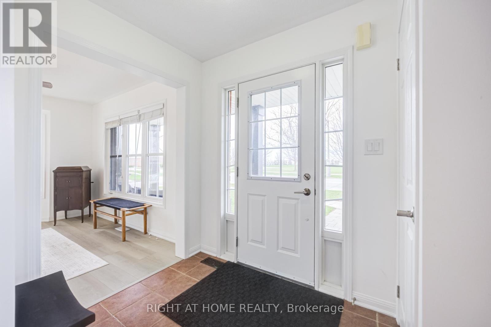 1 Jamesway Crescent, Whitchurch-Stouffville, Ontario  L4A 0A3 - Photo 4 - N13022904