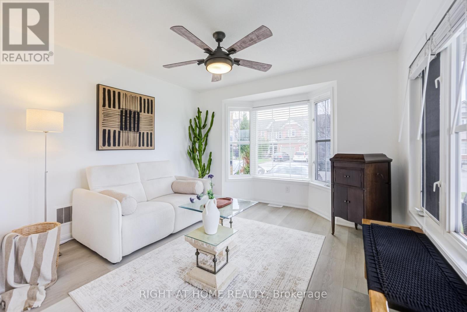 1 Jamesway Crescent, Whitchurch-Stouffville, Ontario  L4A 0A3 - Photo 5 - N13022904