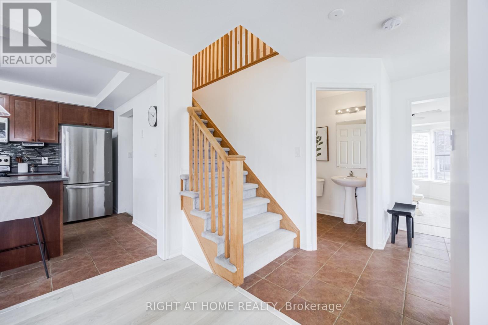 1 Jamesway Crescent, Whitchurch-Stouffville, Ontario  L4A 0A3 - Photo 8 - N13022904