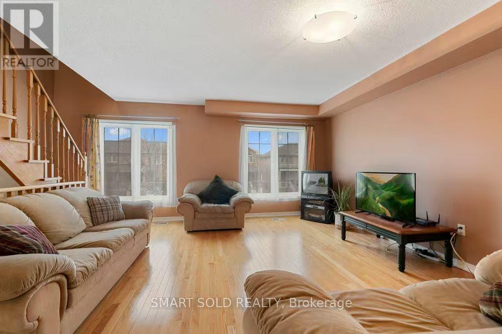 128 Hillwood Street, Markham, Ontario  L6C 0B8 - Photo 7 - N13022934