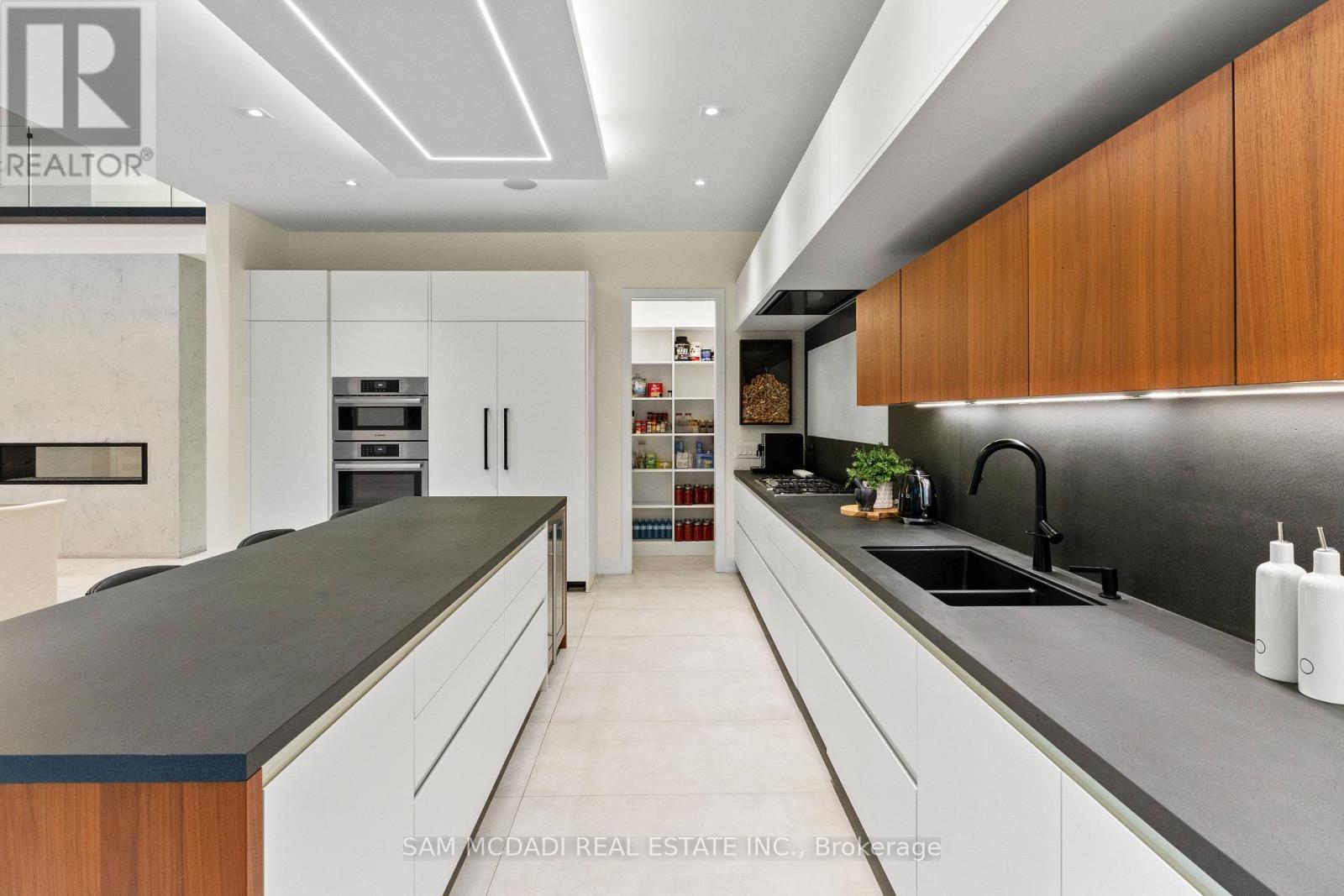 2075 Shawanaga Trail, Mississauga, Ontario  L5H 3Z3 - Photo 15 - W13022882