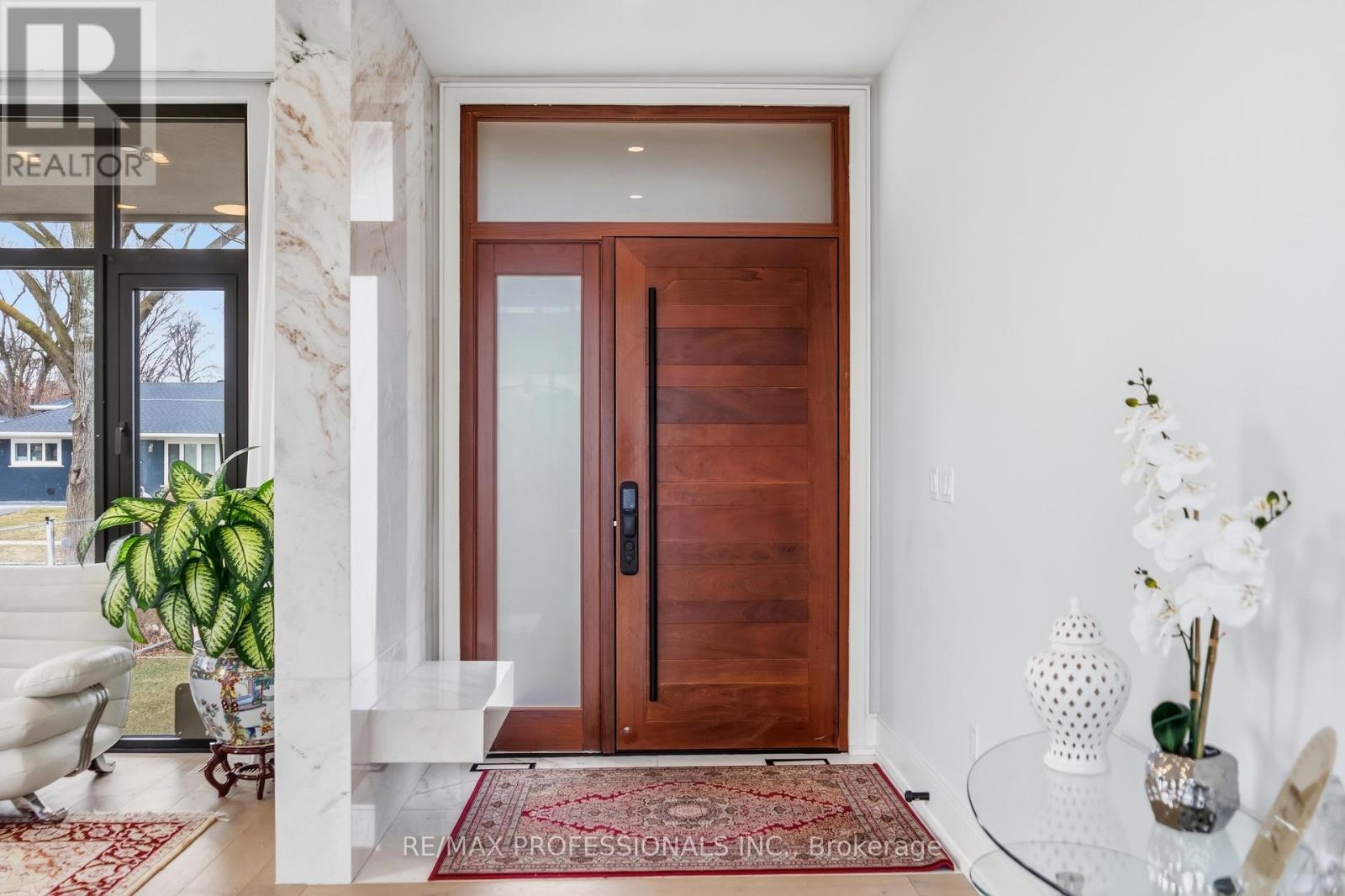 2206 Utley Road, Mississauga, Ontario  L5J 1X1 - Photo 2 - W13022916