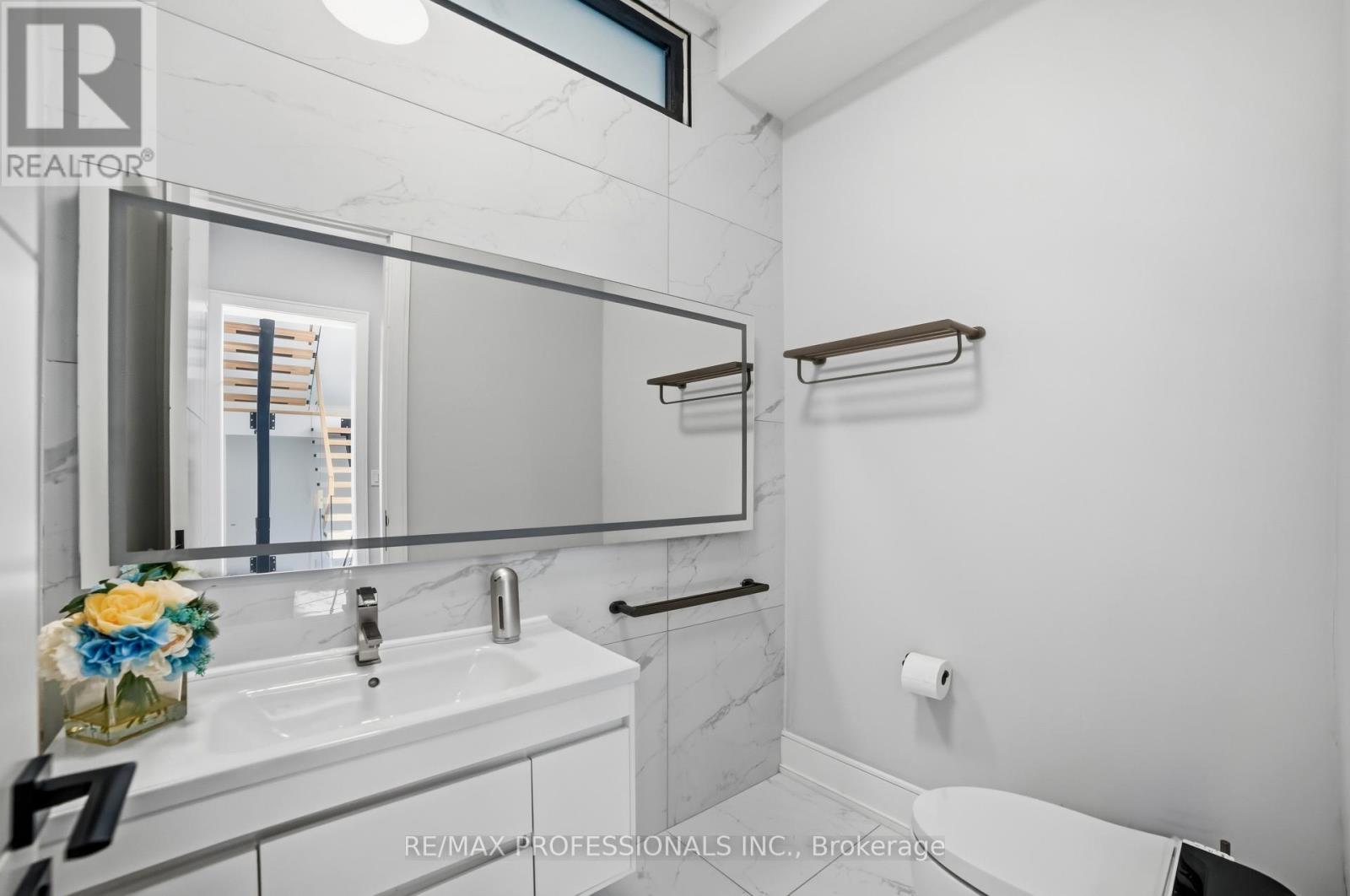 2206 Utley Road, Mississauga, Ontario  L5J 1X1 - Photo 4 - W13022916