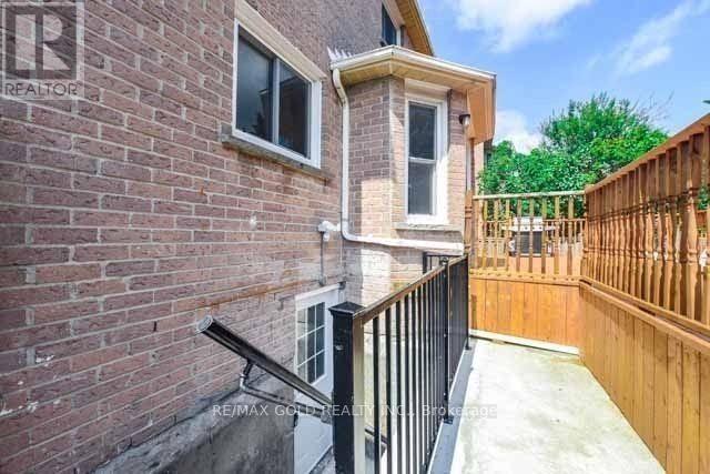 198 Harrowsmith Drive, Mississauga, Ontario  L5R 1R9 - Photo 3 - W13022932