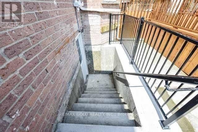 198 Harrowsmith Drive, Mississauga, Ontario  L5R 1R9 - Photo 4 - W13022932