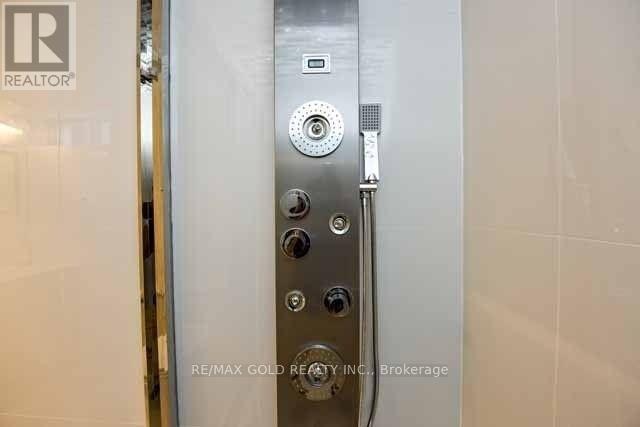 198 Harrowsmith Drive, Mississauga, Ontario  L5R 1R9 - Photo 5 - W13022932