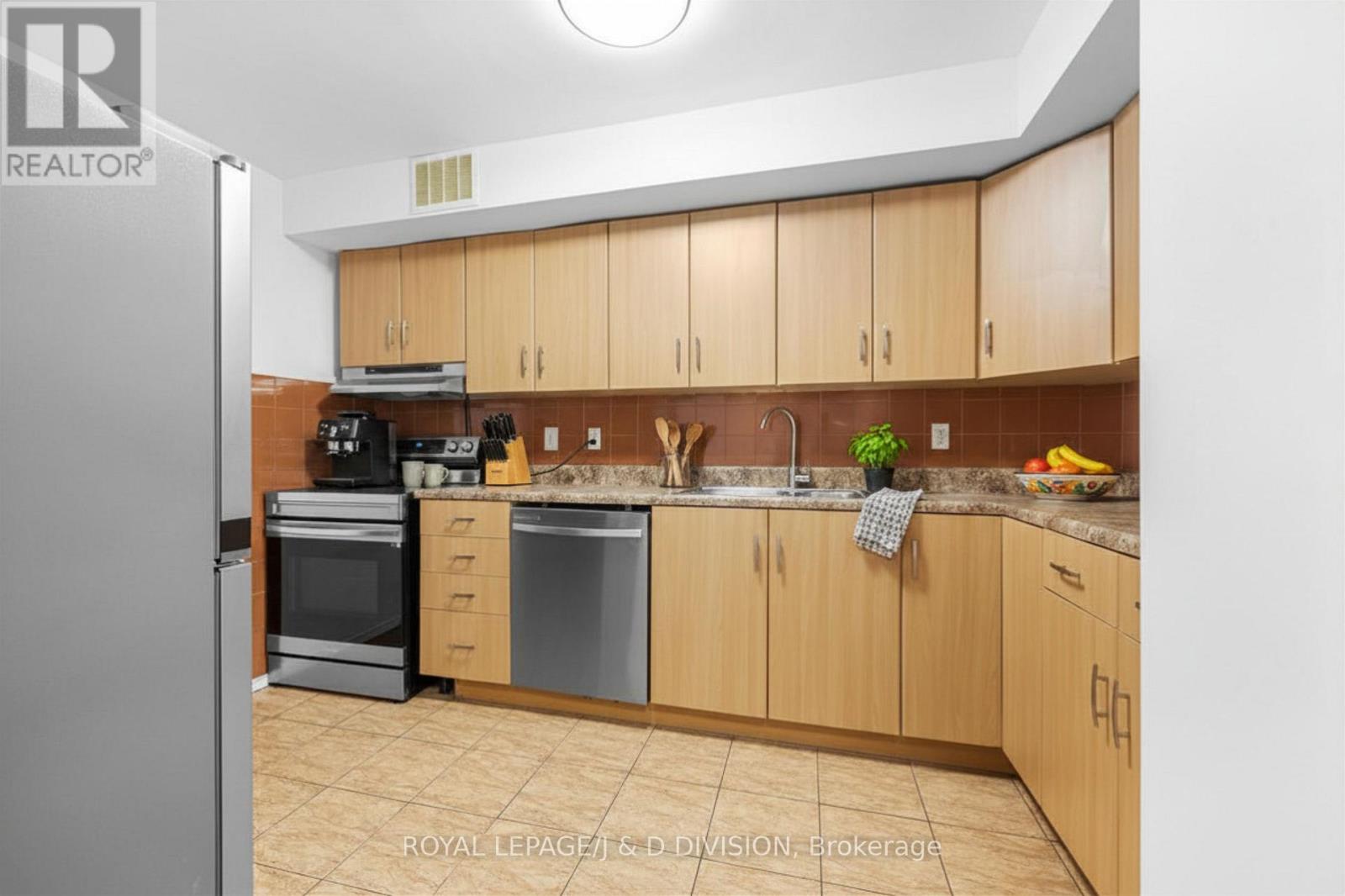 221b - 364 The East Mall, Toronto, Ontario  M9B 6C5 - Photo 8 - W13022946