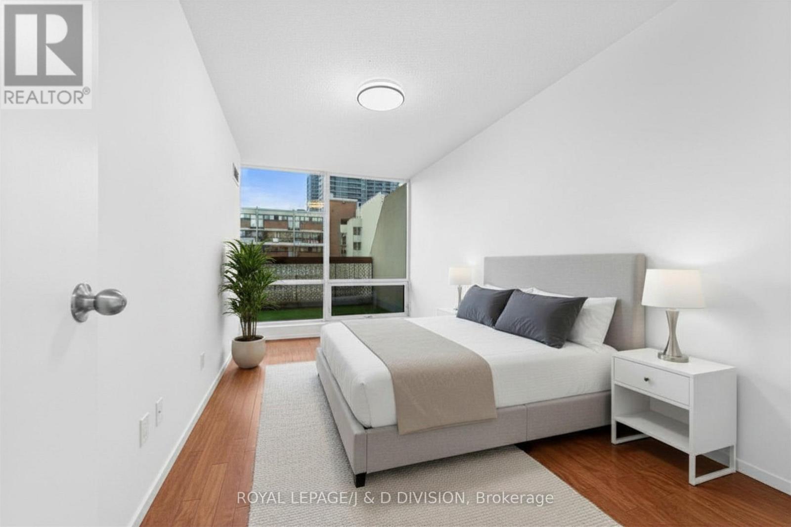 221b - 364 The East Mall, Toronto, Ontario  M9B 6C5 - Photo 9 - W13022946