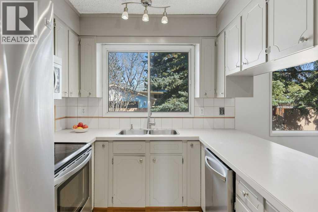 536 Woodhill Place Sw, Calgary, Alberta  T2W 3L5 - Photo 14 - A2299102