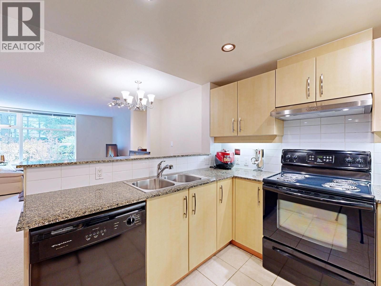 101 9298 University Crescent, Burnaby, British Columbia  V5A 4X8 - Photo 3 - R3112938