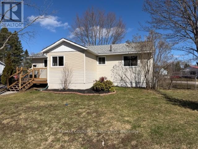 31 Sprucedale Street, Highlands East, Ontario  K0L 1M0 - Photo 2 - X13022978