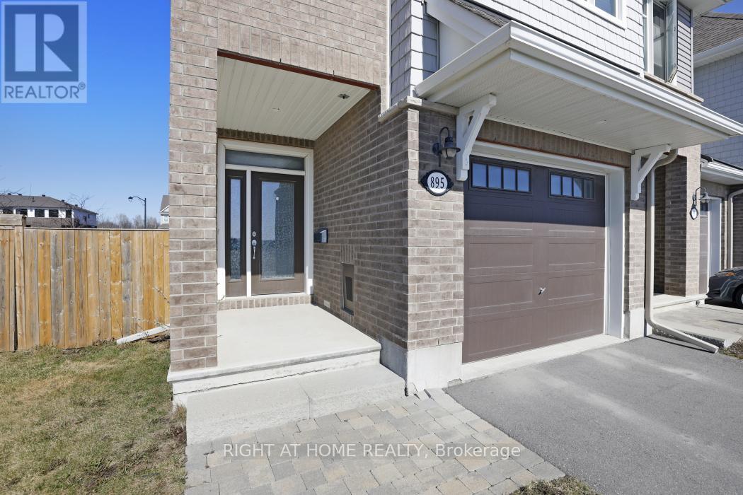 895 Antonio Farley Street, Ottawa, Ontario  K1K 2Z1 - Photo 2 - X13022960