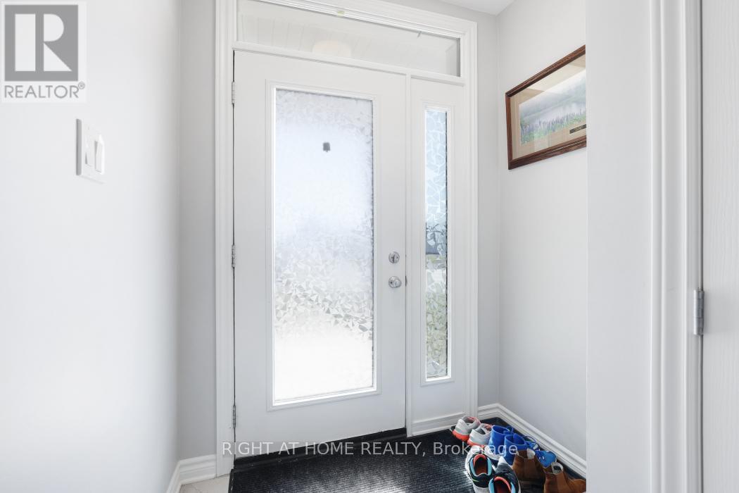 895 Antonio Farley Street, Ottawa, Ontario  K1K 2Z1 - Photo 3 - X13022960