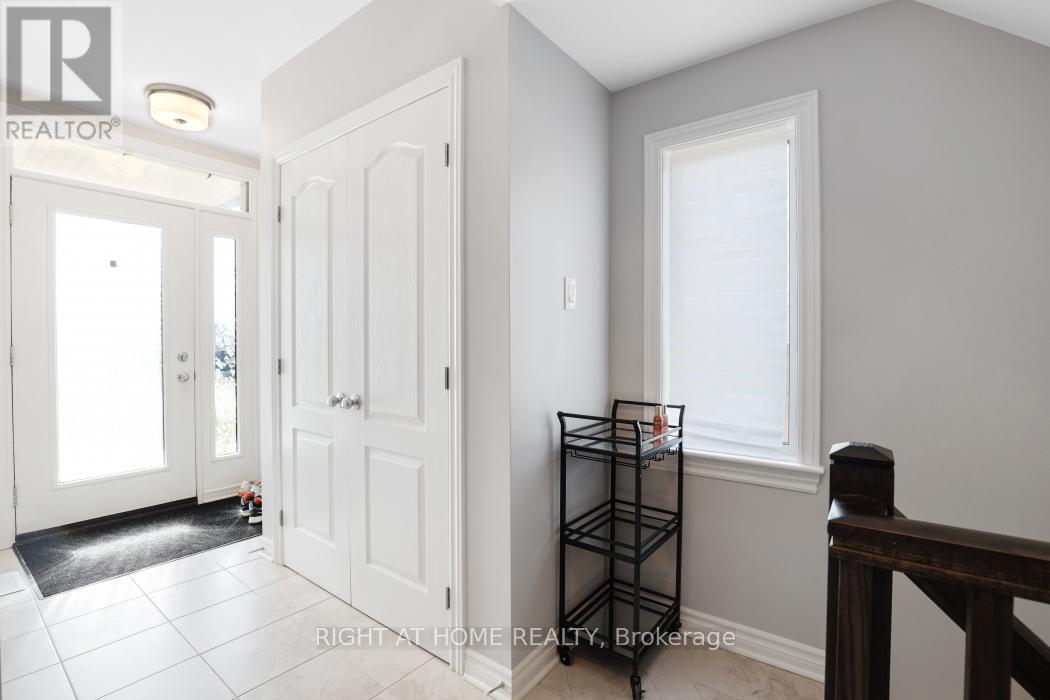 895 Antonio Farley Street, Ottawa, Ontario  K1K 2Z1 - Photo 4 - X13022960