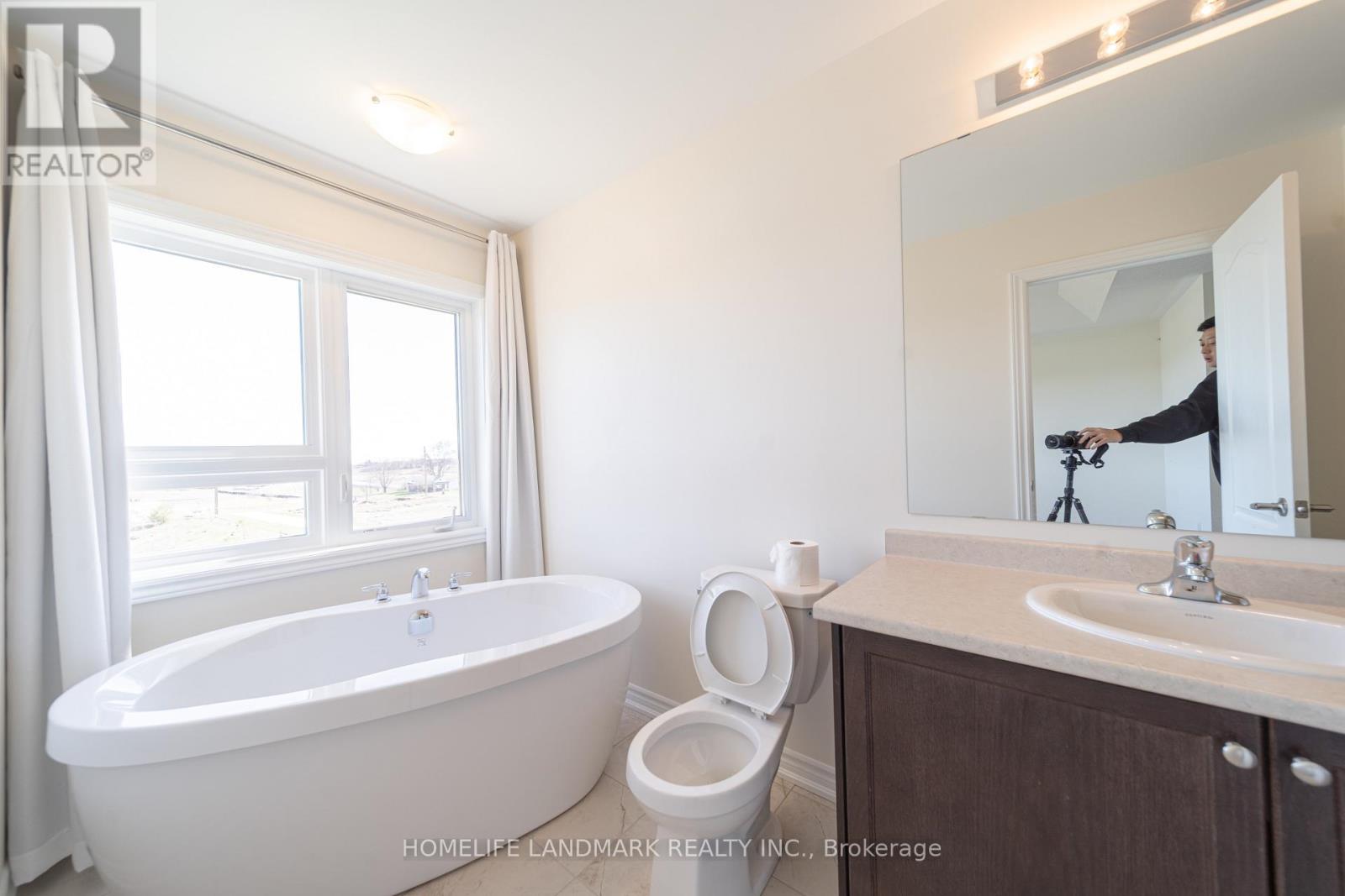 1195 Rexton Drive, Oshawa (Kedron), Ontario  L1H 0H3 - Photo 15 - E13022994