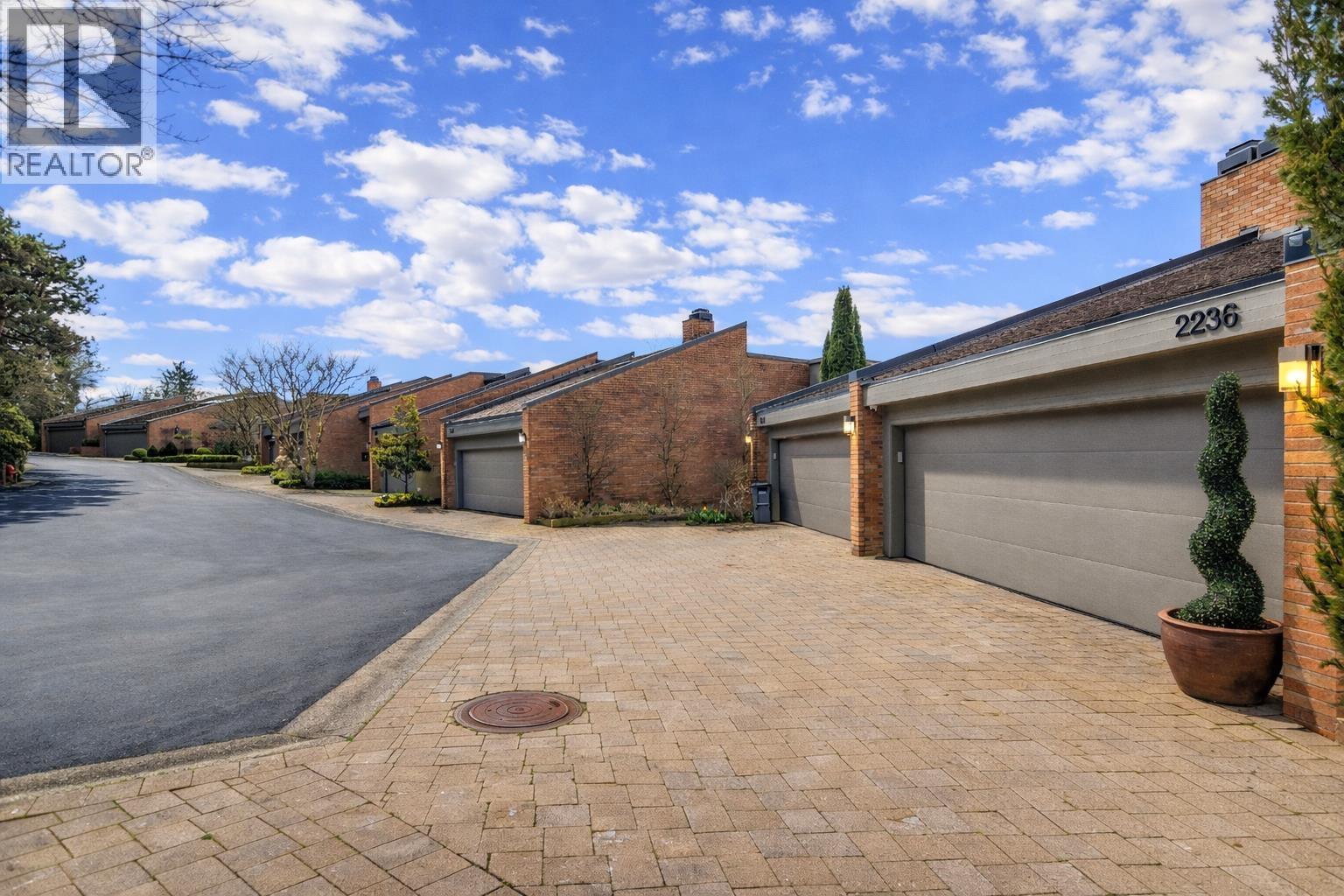 2236 Yewbrook Place, Vancouver, British Columbia  V6P 6K4 - Photo 10 - R3113850