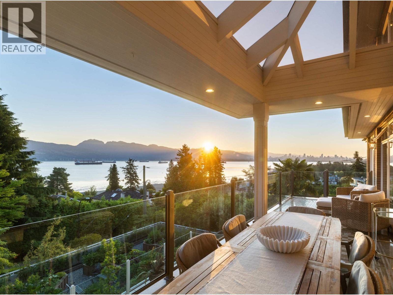 1550 Blanca Street, Vancouver, British Columbia  V6R 4S1 - Photo 2 - R3113846