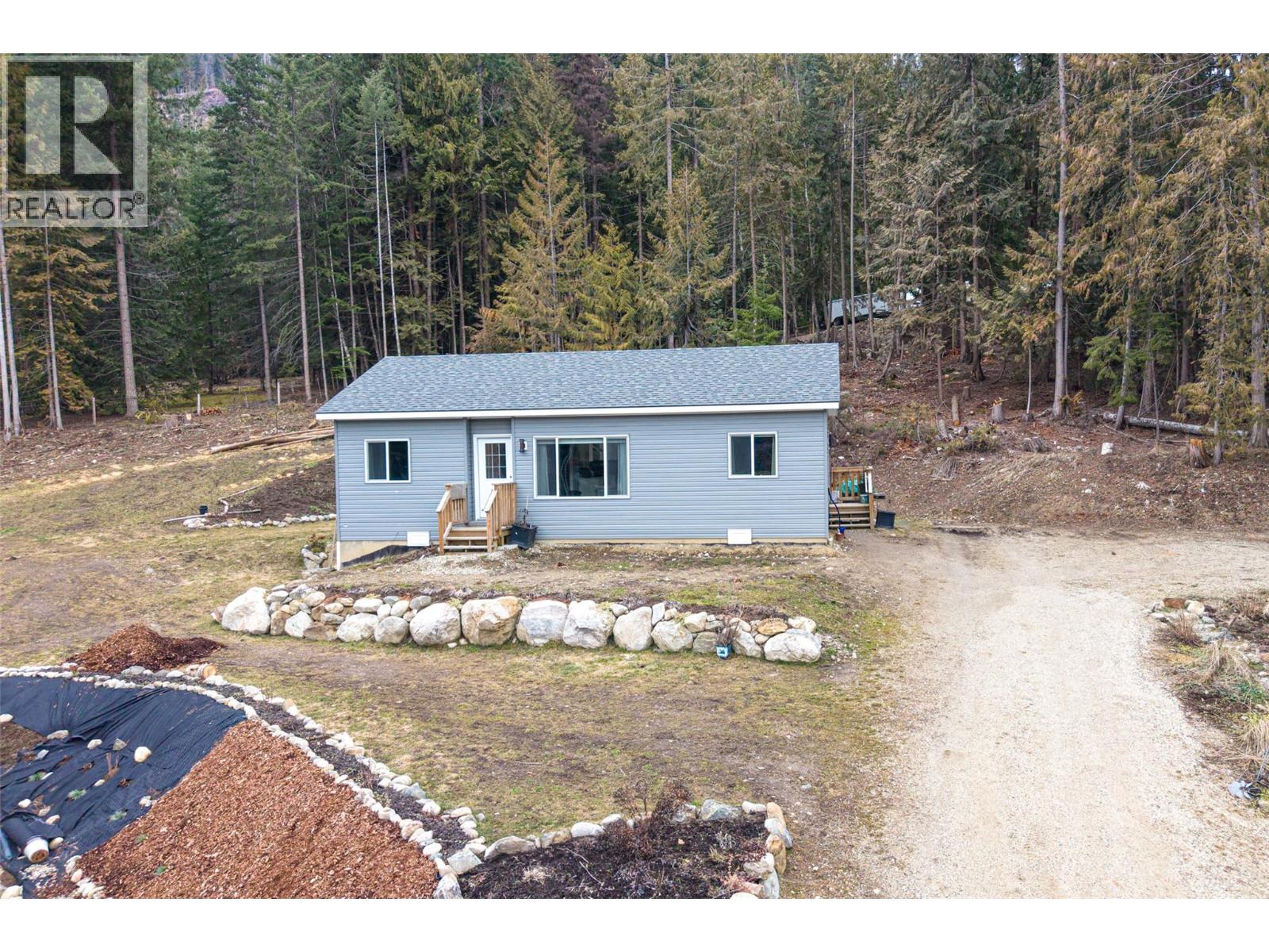 2655 Cowan Road, Sicamous, British Columbia  V0E 2V0 - Photo 2 - 10378522