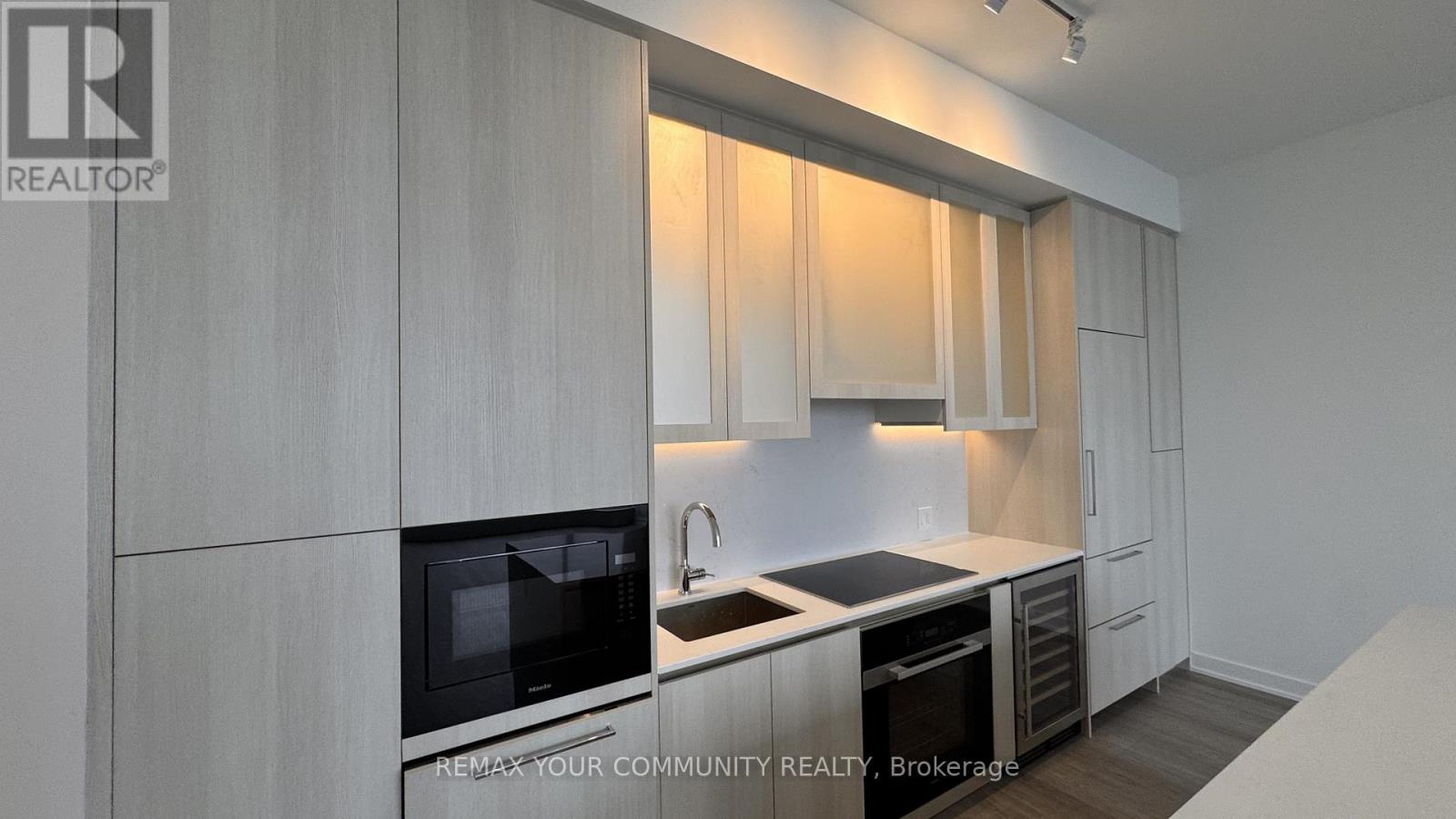 1004 - 8188 Yonge Street, Vaughan, Ontario  L4J 0M2 - Photo 5 - N13013322