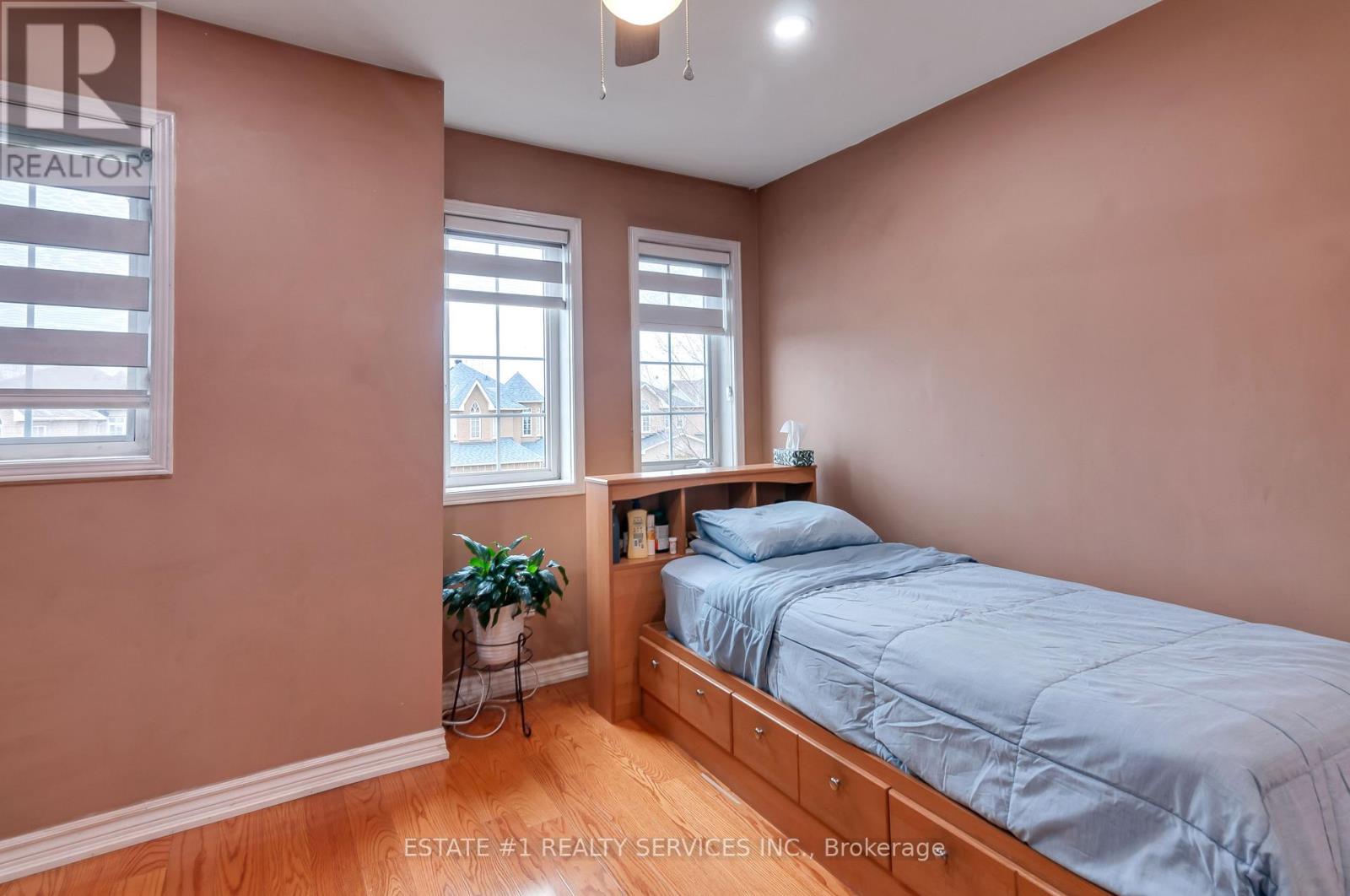 7448 Village Walk, Mississauga, Ontario  L5W 2V7 - Photo 38 - W12999574