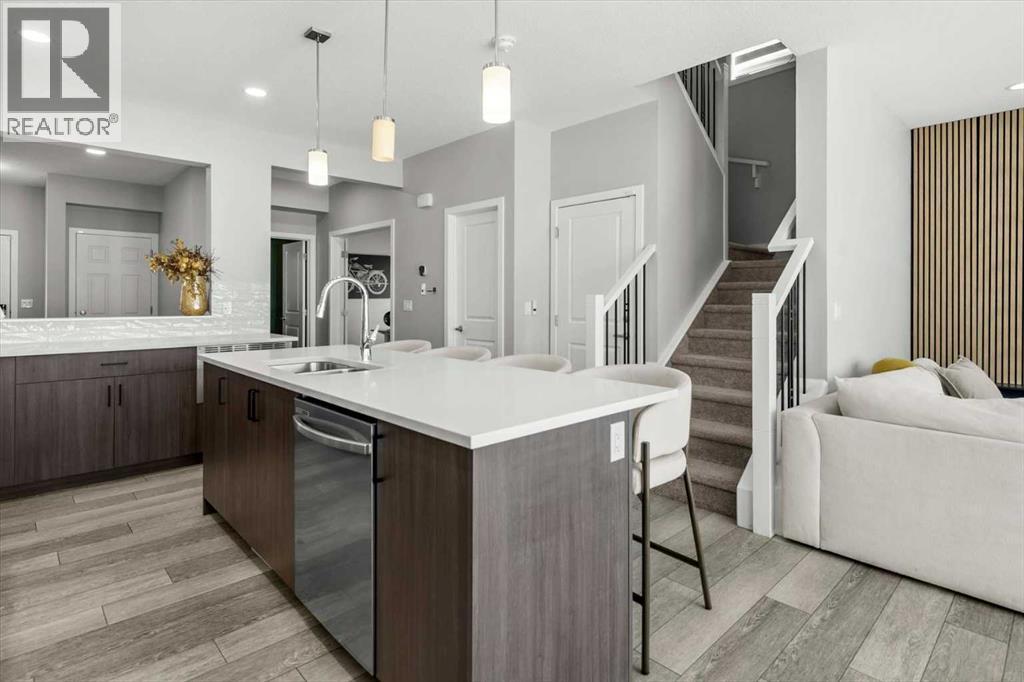 243 Silver Spruce Grove Sw, Calgary, Alberta  T2X 5M2 - Photo 10 - A2299606