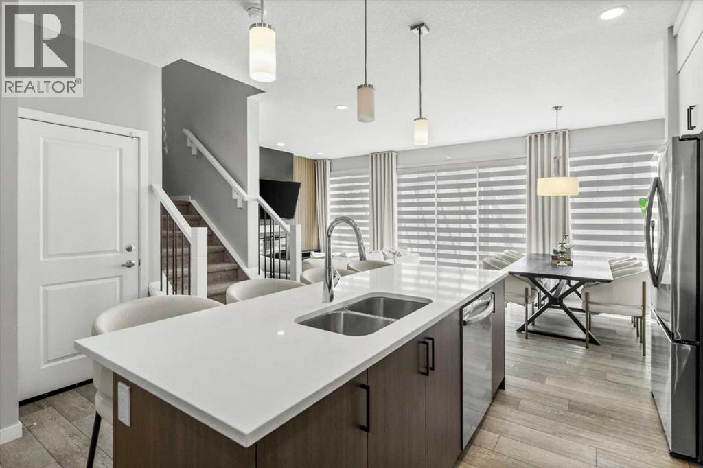 243 Silver Spruce Grove Sw, Calgary, Alberta  T2X 5M2 - Photo 11 - A2299606