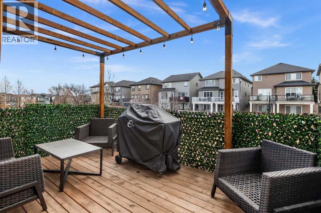 243 Silver Spruce Grove Sw, Calgary, Alberta  T2X 5M2 - Photo 2 - A2299606