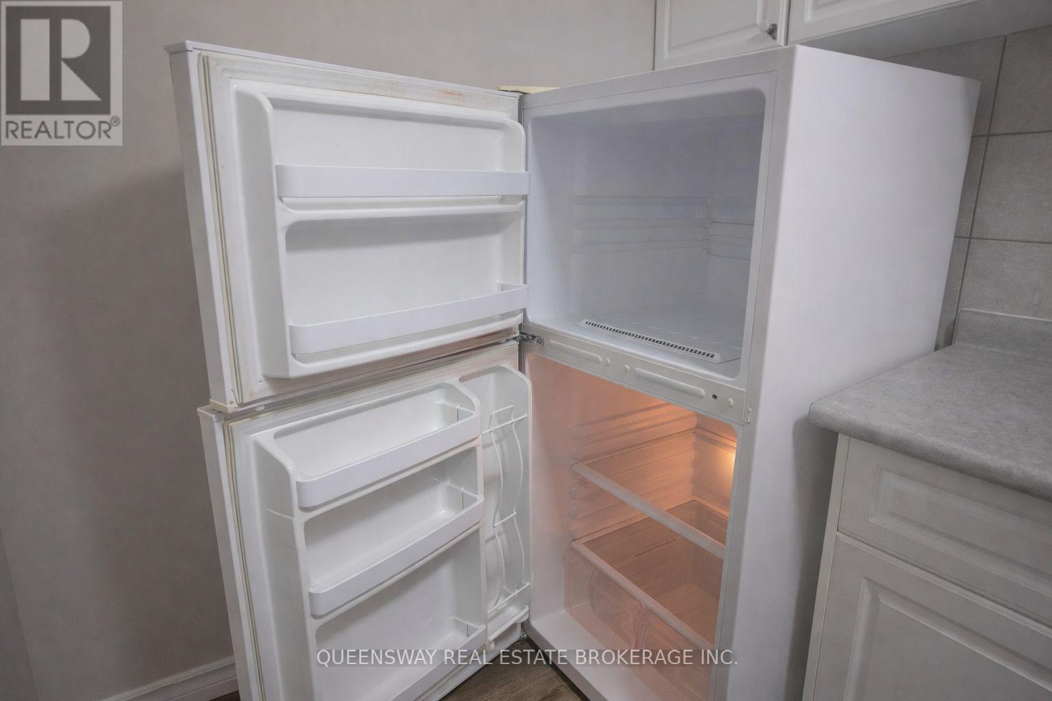 9 - 633 Barber Avenue, North Perth, Ontario  N4W 1S4 - Photo 11 - X12942294