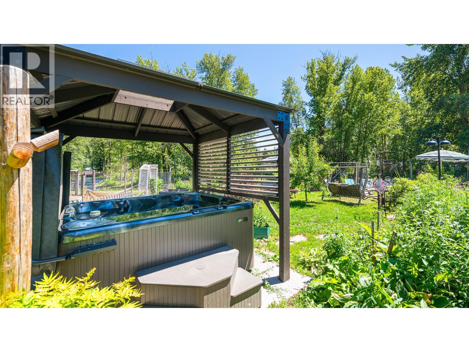 9005 3 & 95 Highway, Yahk, British Columbia  V0B 2P0 - Photo 4 - 10379140