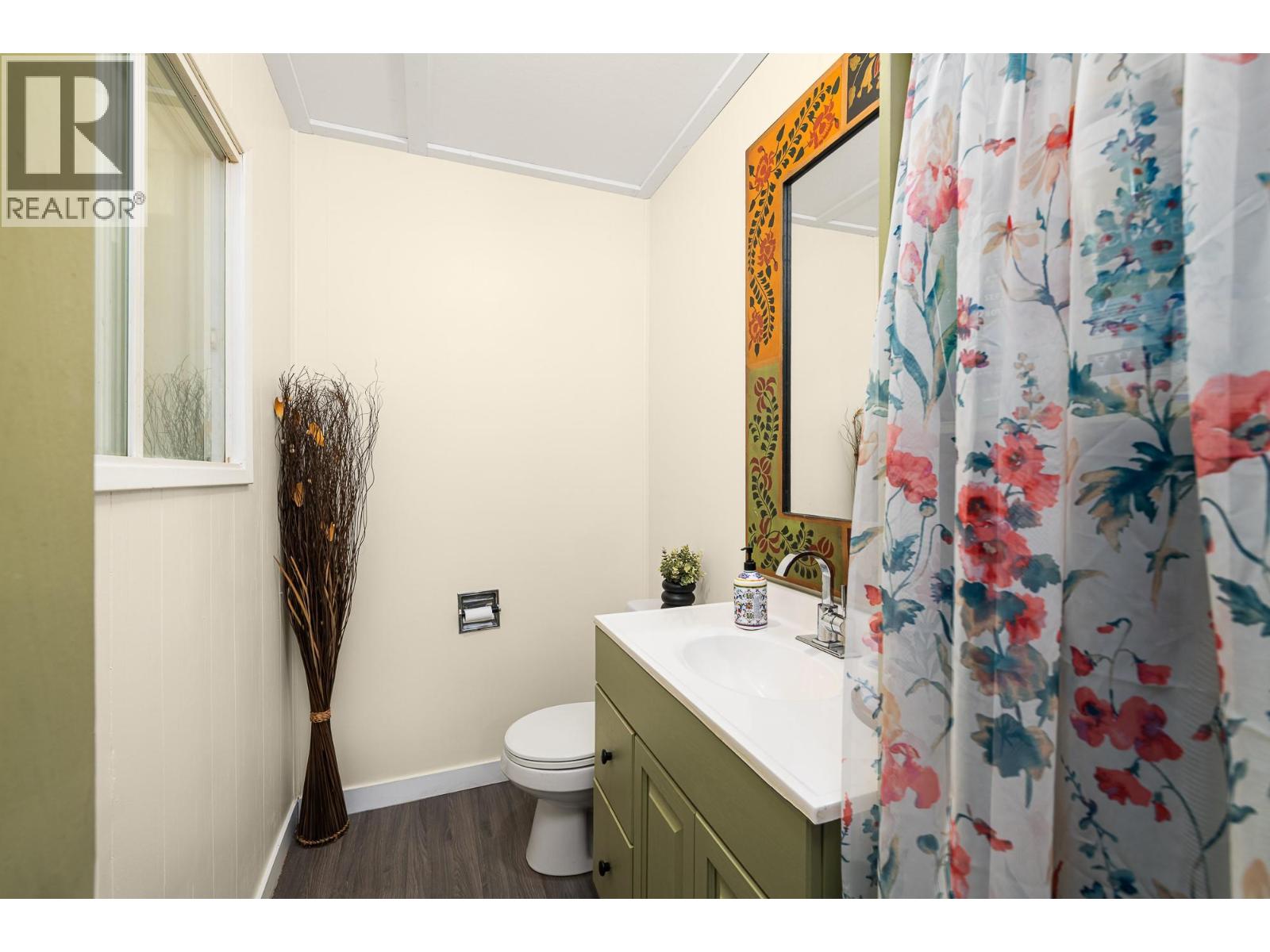 9005 3 & 95 Highway, Yahk, British Columbia  V0B 2P0 - Photo 18 - 10379140