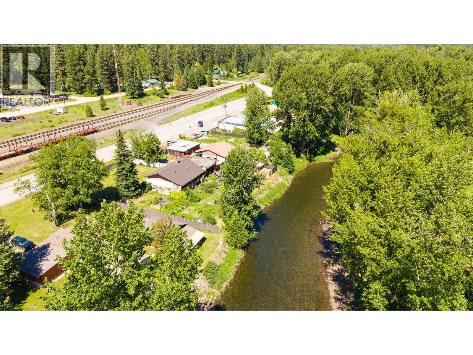 9005 3 & 95 Highway, Yahk, British Columbia  V0B 2P0 - Photo 39 - 10379140